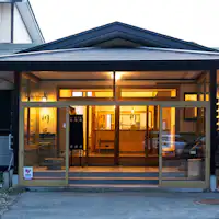 ภายนอกสิ่งอำนวยความสะดวก (ทางเข้า)