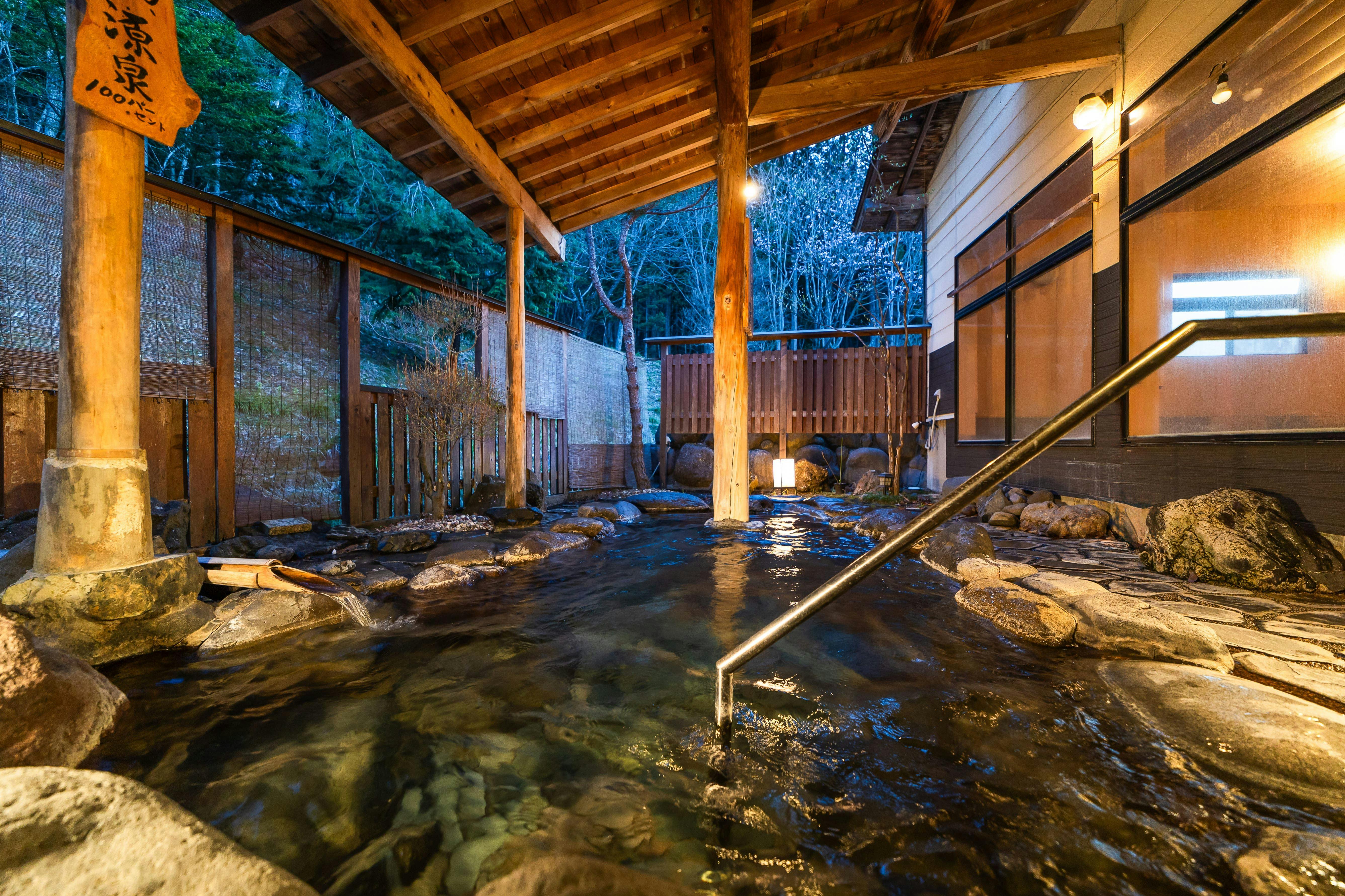 บ่อน้ำพุร้อนกลางแจ้ง