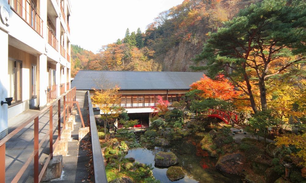 秋は、庭園の紅葉は見頃を迎えます。
