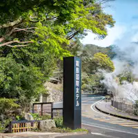 Pintu Masuk dan Papan Nama Hotel