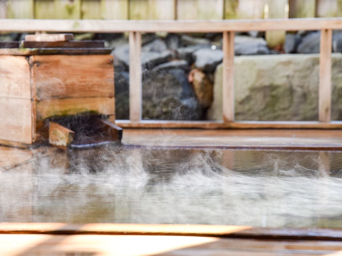 *【Tsubo no Yu ~ อ่างอาบน้ำกลางแจ้งในสวนที่ทำจากไม้ฮิโนกิทั้งหมด ~】