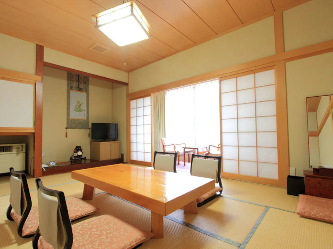 *【庭園側/客室例】畳のお部屋でのんびり