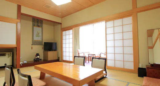 *【庭園側/客室例】畳のお部屋でのんびり