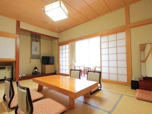 *【庭園側/客室例】畳のお部屋でのんびり