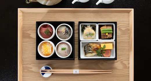 ご朝食付き(玄海鮮魚の刺身や胡麻和え茶漬け 他・お膳)