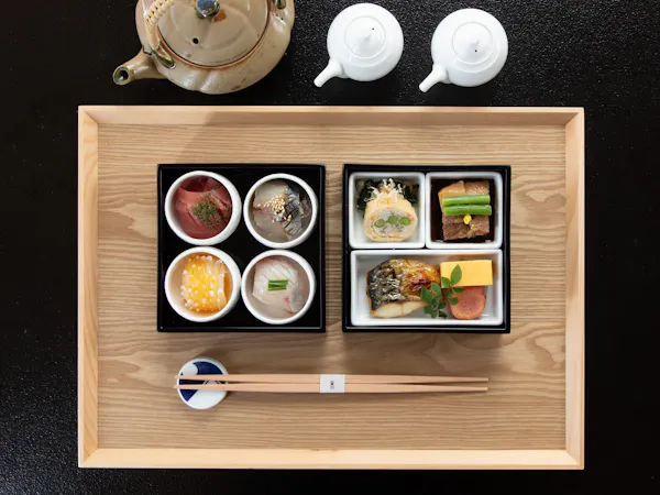 ご朝食付き(玄海鮮魚の刺身や胡麻和え茶漬け 他・お膳)