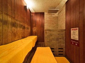 雲仙温泉で唯一320年白濁の湯を守り続ける宿【雲仙湯元ホテル】