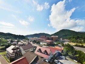 雲仙温泉で唯一320年白濁の湯を守り続ける宿【雲仙湯元ホテル】 1枚目