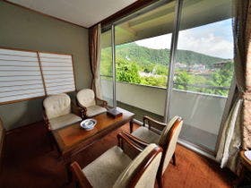 雲仙温泉で唯一320年白濁の湯を守り続ける宿【雲仙湯元ホテル】 3枚目