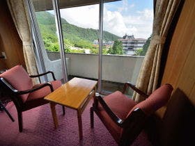 雲仙温泉で唯一320年白濁の湯を守り続ける宿【雲仙湯元ホテル】