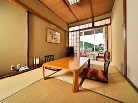 雲仙温泉で唯一320年白濁の湯を守り続ける宿【雲仙湯元ホテル】