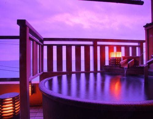 当館で人気の露天風呂付の客室です。