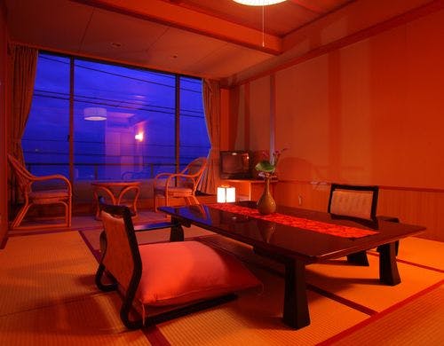 当館で人気の海側の１０畳の和室です。