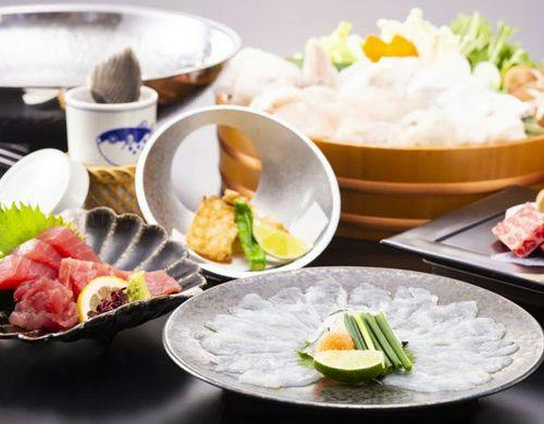 まぐろとふぐの旬彩料理「写真鍋は２名盛」