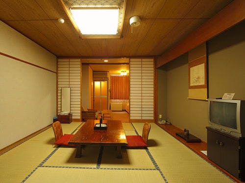 シングルベット付きの和室でお寛ぎください