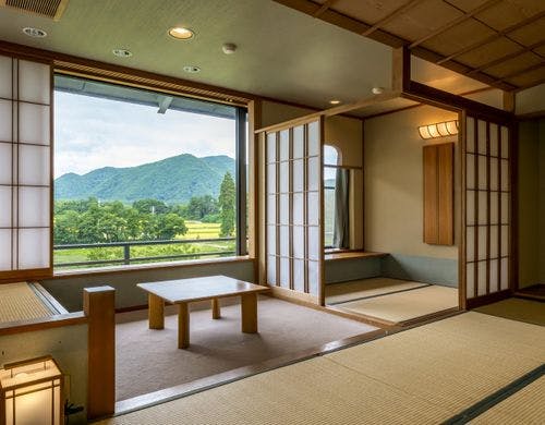 窓からは四季折々の景色を楽しめます