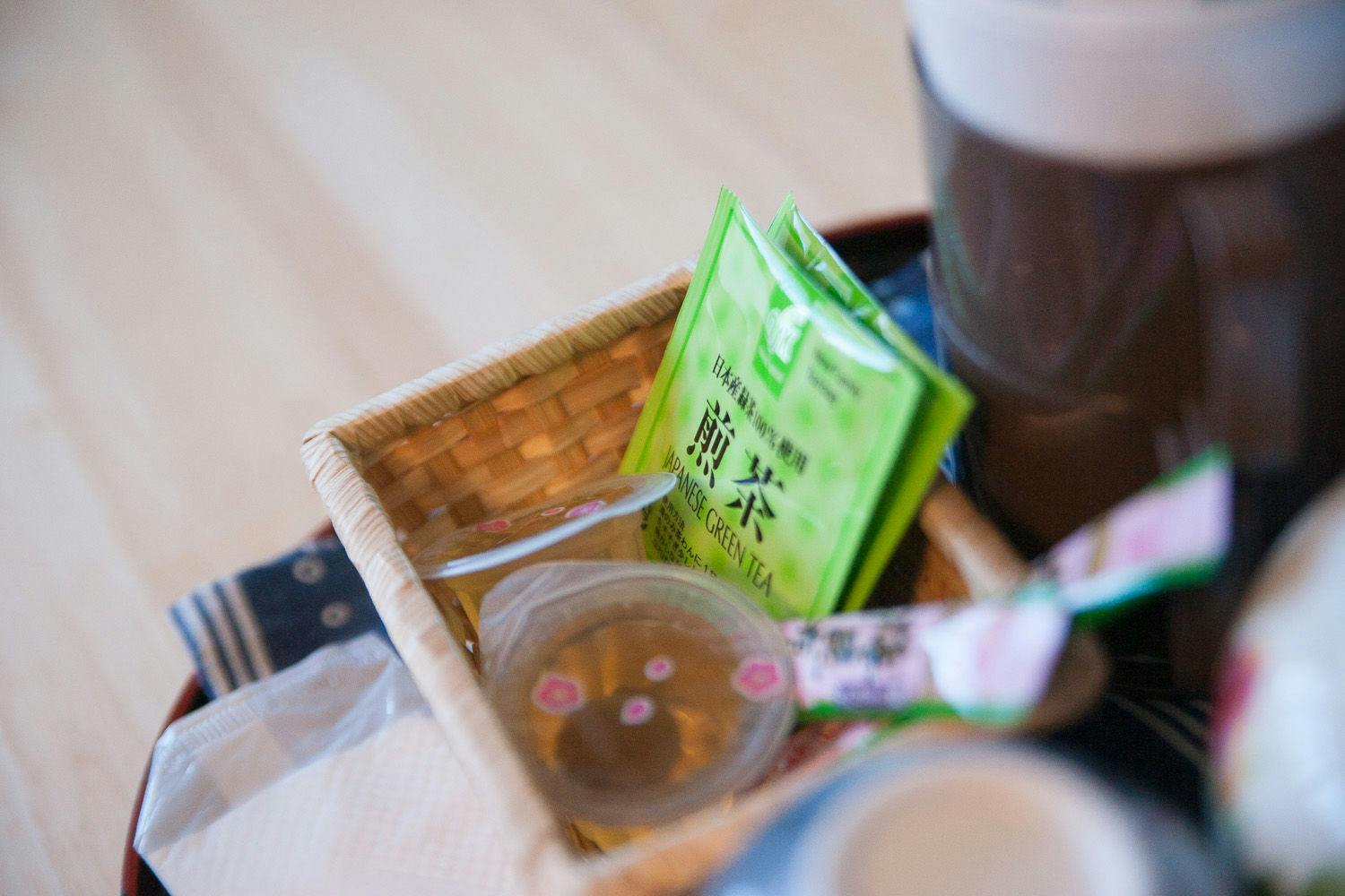 客室内のお茶セット