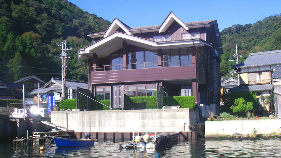 Lake Lodge Pamco