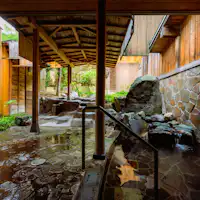 ออนเซ็นกลางแจ้งในห้องอาบน้ำรวม