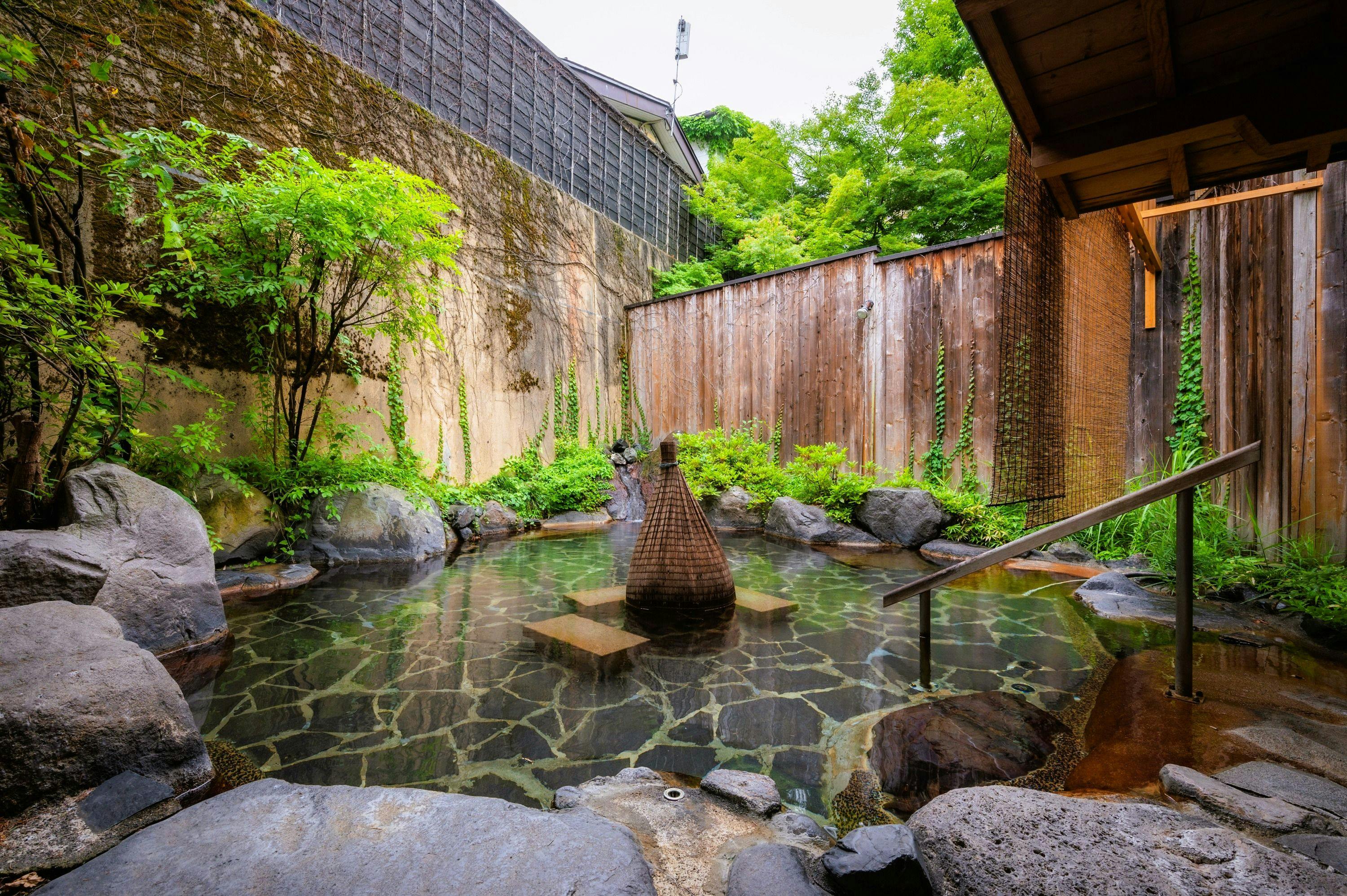 松泉閣花月