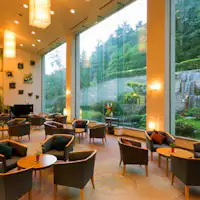 ■ล็อบบี้แบบโปร่ง■สวนกว้างขวางช่วยให้จิตใจสงบ