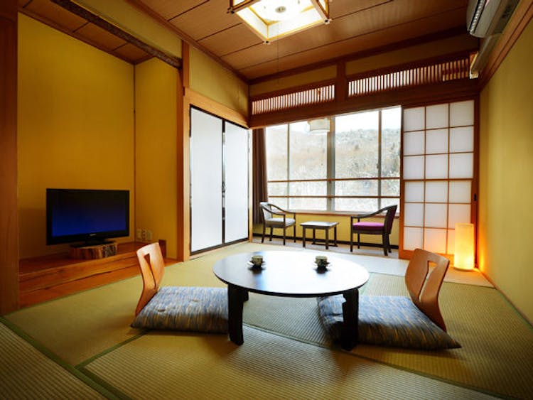 【禁煙】なぜか落ち着く7畳のお部屋＜広縁付＞のサムネイル画像