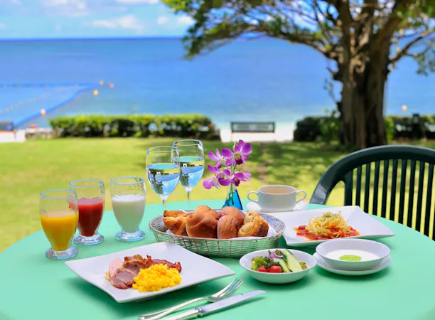 ร้านอาหารริมทะเล 'Tani-cha Bay'