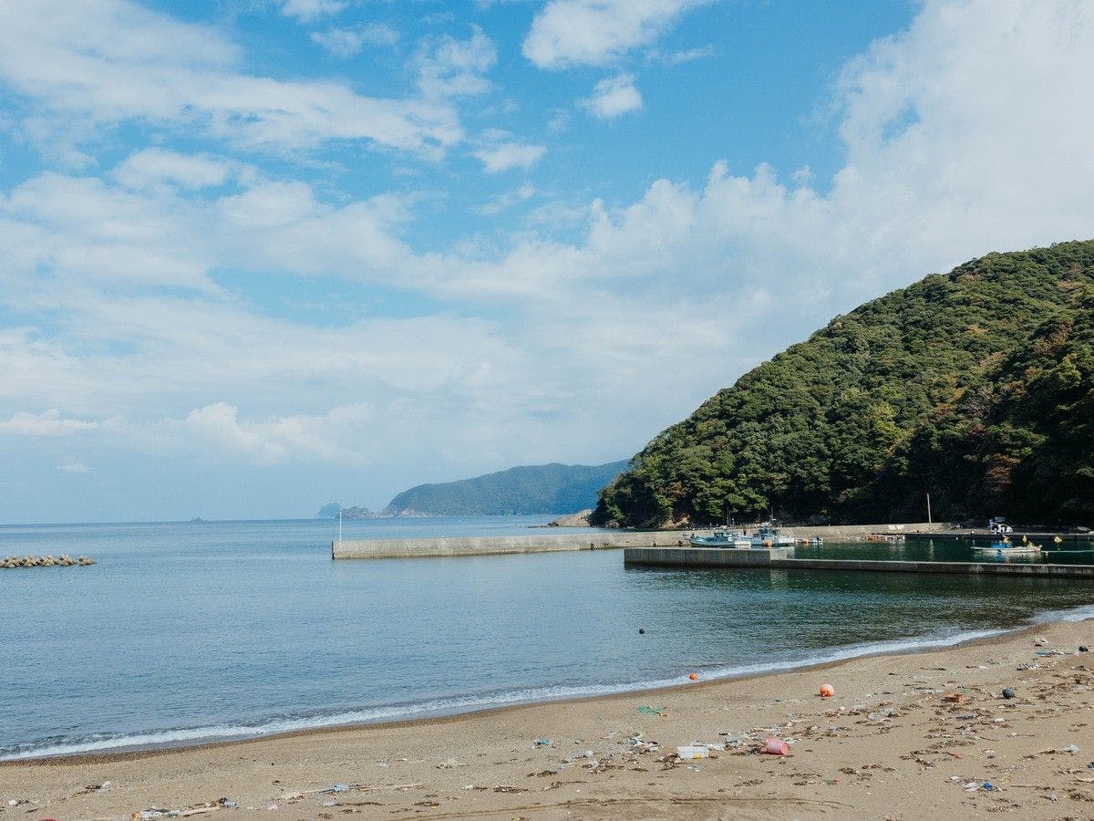 ชายหาดในวันที่แดดจ้า