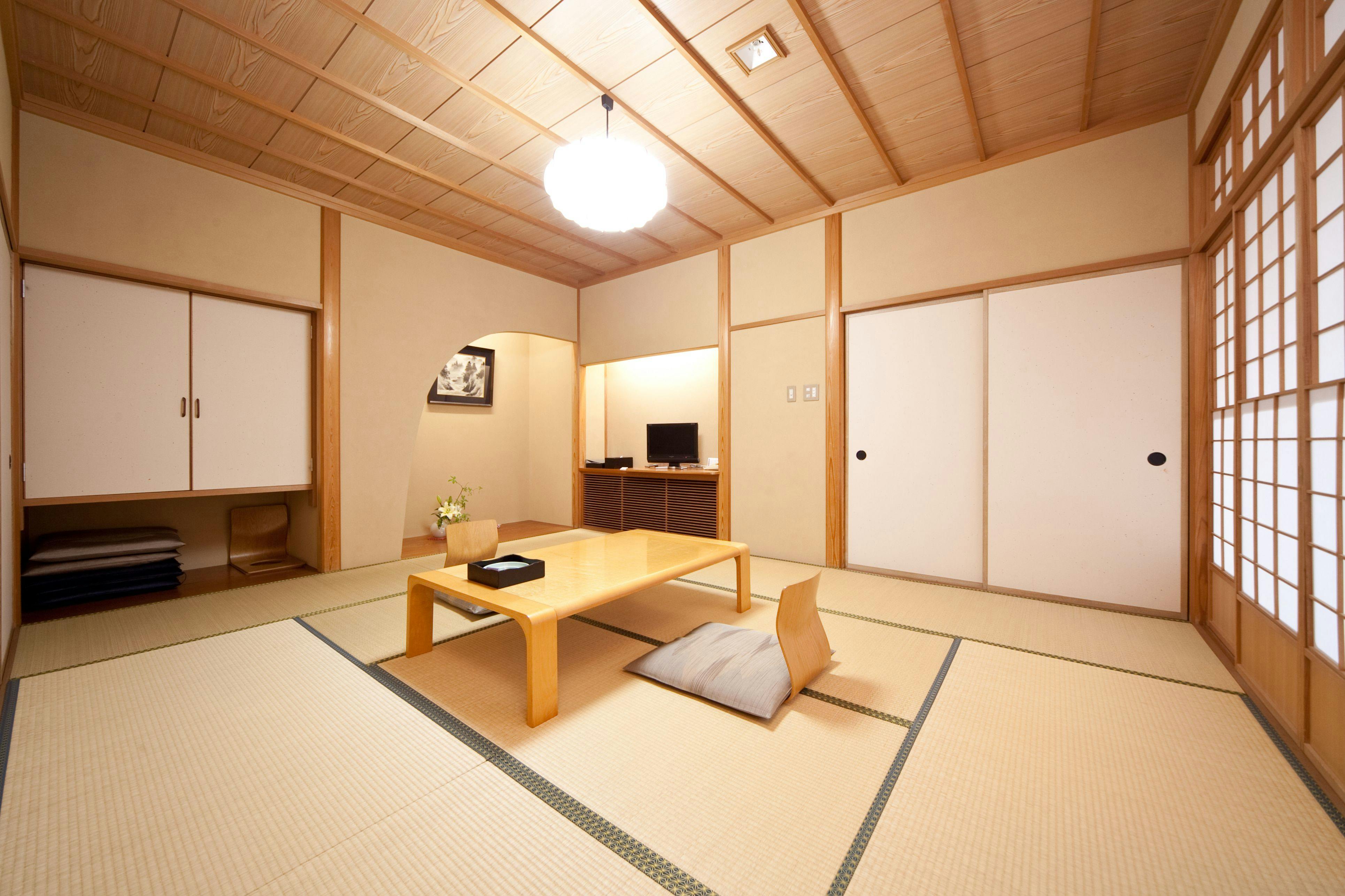 순일본풍 스키야 구조, 10다다미 이상의 넓은 툇마루 포함.