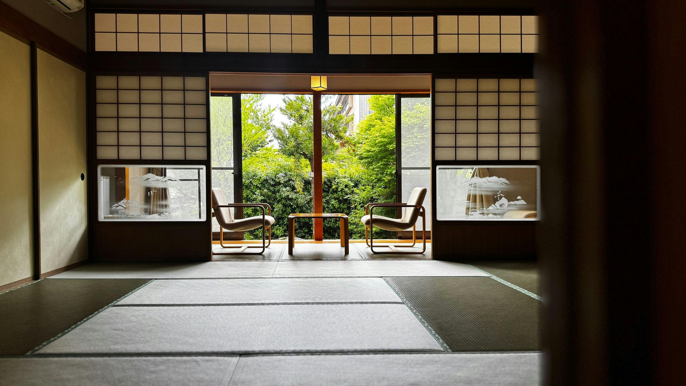 数寄屋づくり和室10~12.5帖、広縁つき