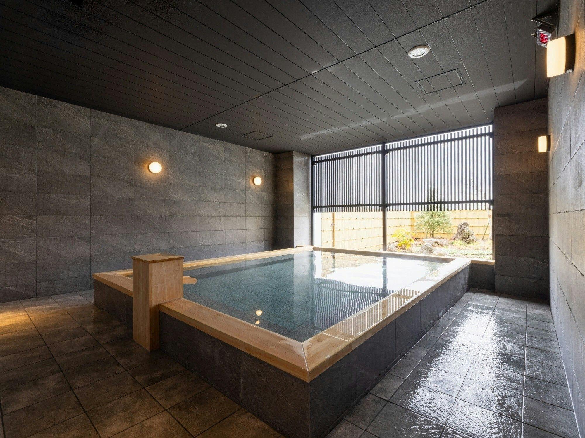 【น้ำพุร้อนขนาดใหญ่】