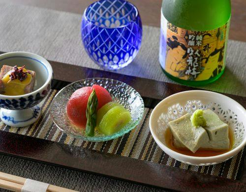 こだわりのお料理と地酒のペアリングを。