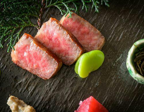 静岡のブランド牛「愛鷹牛」のロースト。