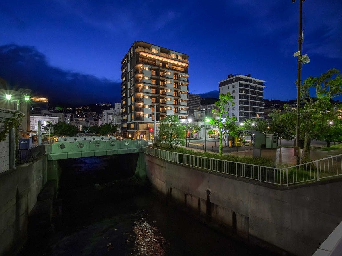 特別な旅の夜を静かに彩る佇まいです