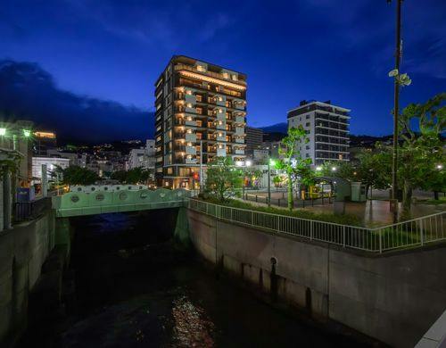 特別な旅の夜を静かに彩る佇まいです