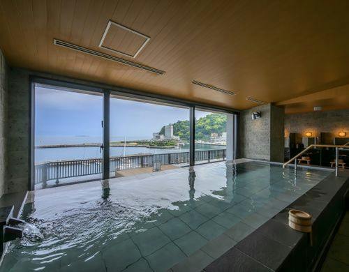 広々とした大浴場で、身体もリフレッシュ。