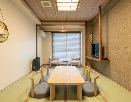 7.5畳と6畳の二間を備えた、ゆとりある和室