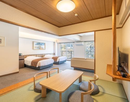 和室6畳とツインベッドで、4名まで利用可能