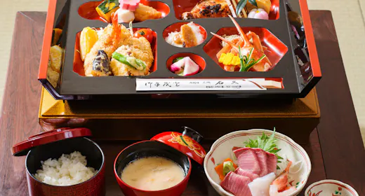 夕食のみついたケータリング |【松花堂風弁当】 旬のお魚を中心に!三國満載のお弁当はいかがですか
