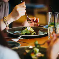 提携店:LULLでのお食事イメージ