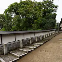 ・宿の前は急な坂道です