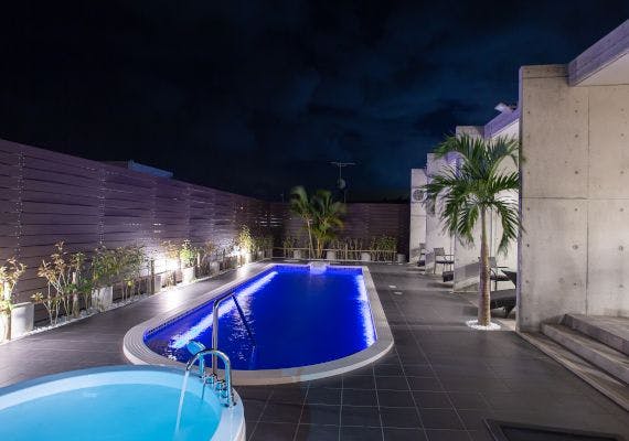 プール＆ジャグジー夜