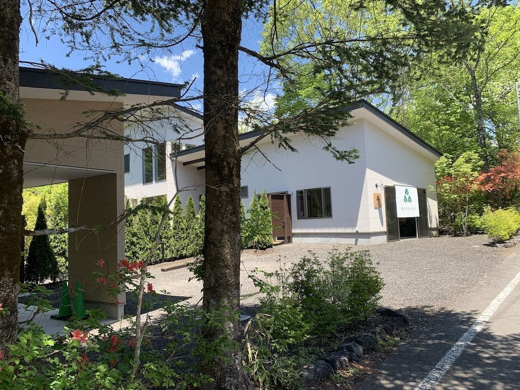 บ้านหลังที่สองที่ล้อมรอบด้วยป่า