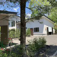 บ้านหลังที่สองที่ล้อมรอบด้วยป่า