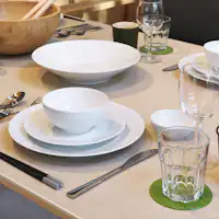 เครื่องใช้บนโต๊ะอาหารและช้อนส้อม