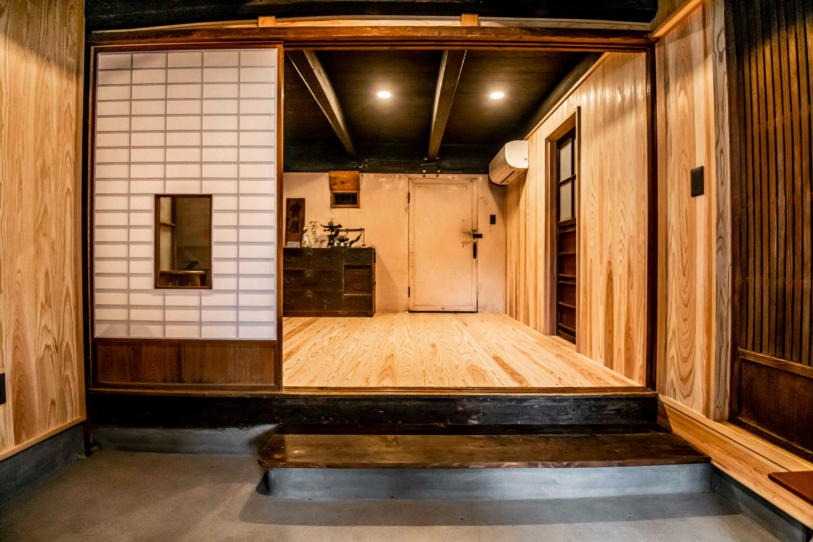 【質 SHICHI 】 質屋時代にタイムスリップ