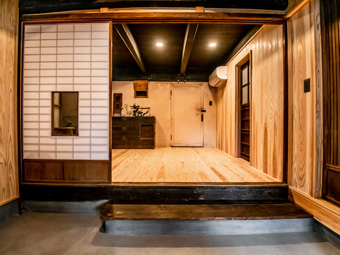 【質 SHICHI 】 質屋時代にタイムスリップ