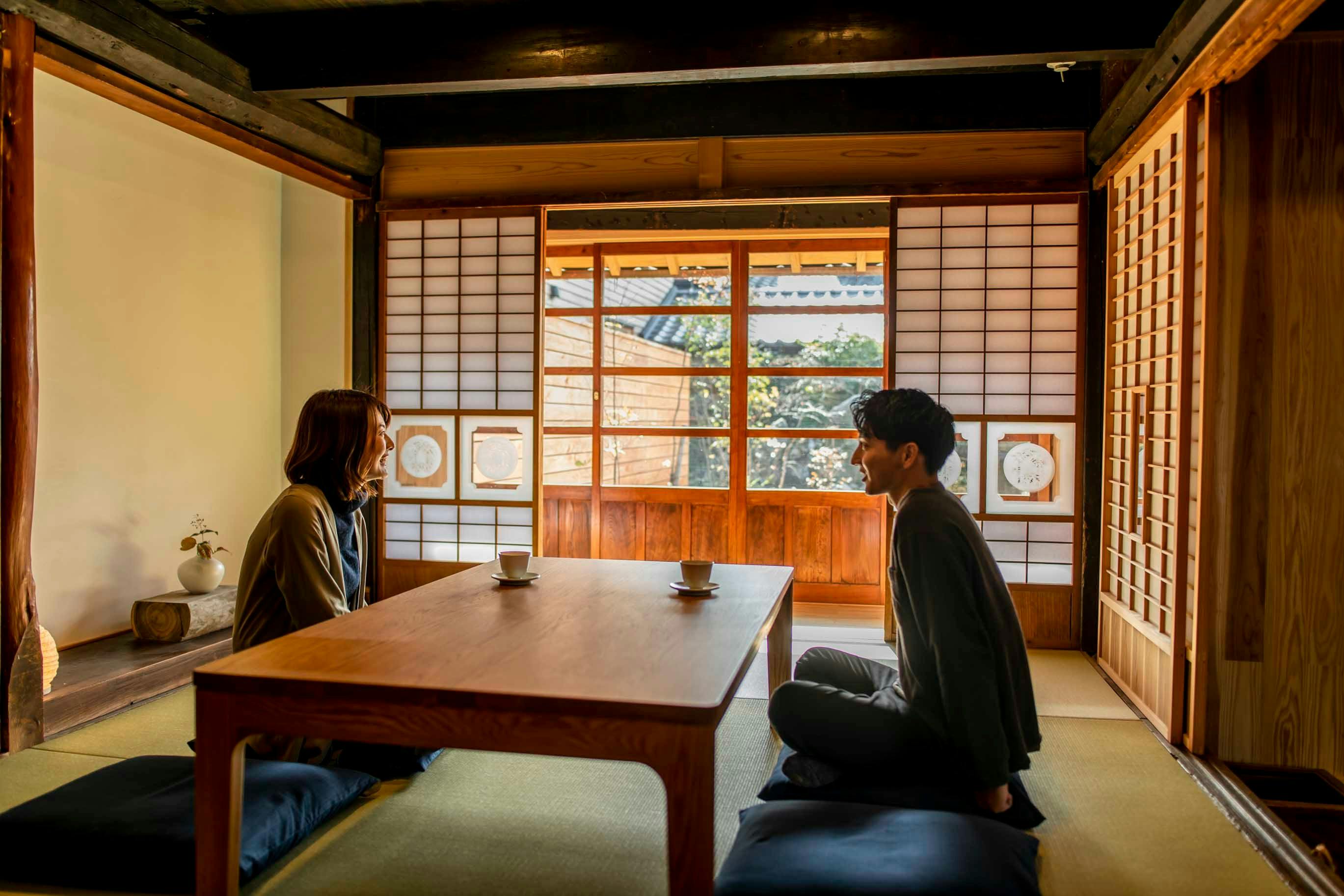 【煙 KEMURI 】 庭園を望む座敷で寛ぐ