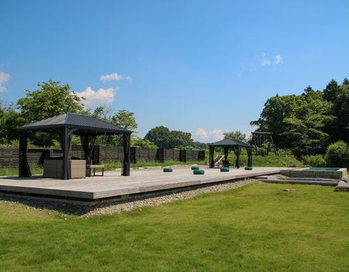 210平米の共用ウッドデッキ