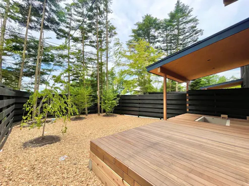 【족욕】우드 데크에 큰 족욕 시설을 준비했습니다.